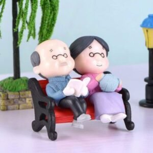 Old Couple Garden Figurines (Set of 3) - Weather-Resistant Resin | Enduring Love & Charming Decor for Gardens, Patios & Balconies